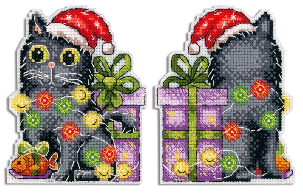 Christmas Tree Ornament. Cat with Lights P-709 Plastic Canvas Counted Cross Stitch Kit
